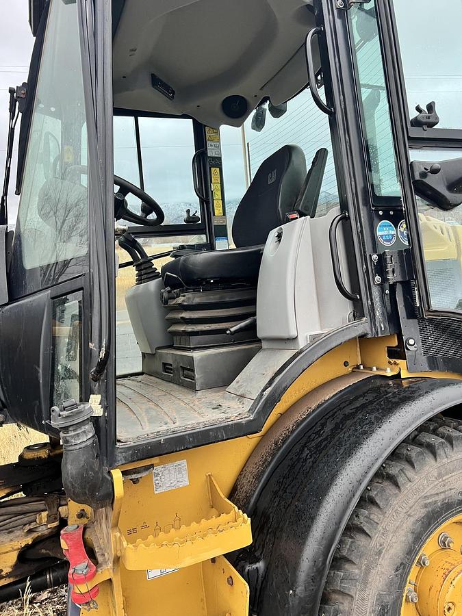 Used 2016 CATERPILLAR 907M