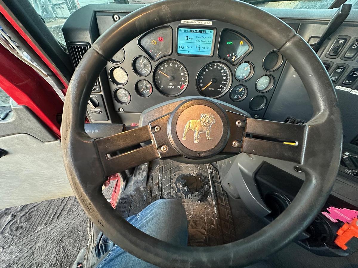 Used 2017 MACK Granite GU713