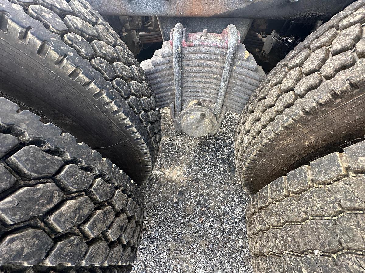 Used 2012 MACK Granite GU713