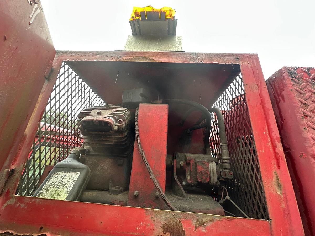 Used 2001 INTERNATIONAL 4700 Service Truck