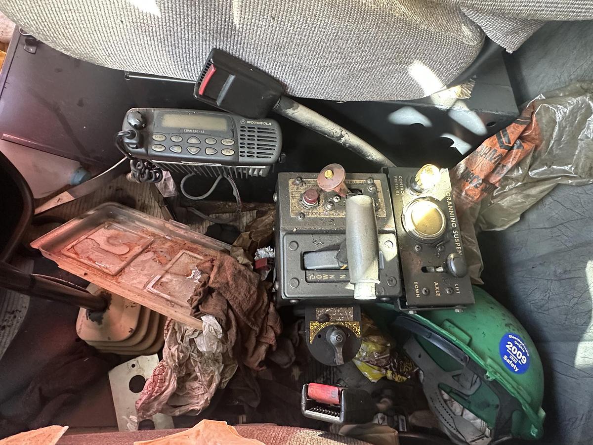 Used 2004 KENWORTH T300