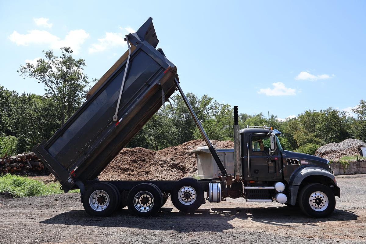 Used 2009 MACK Granite GU713