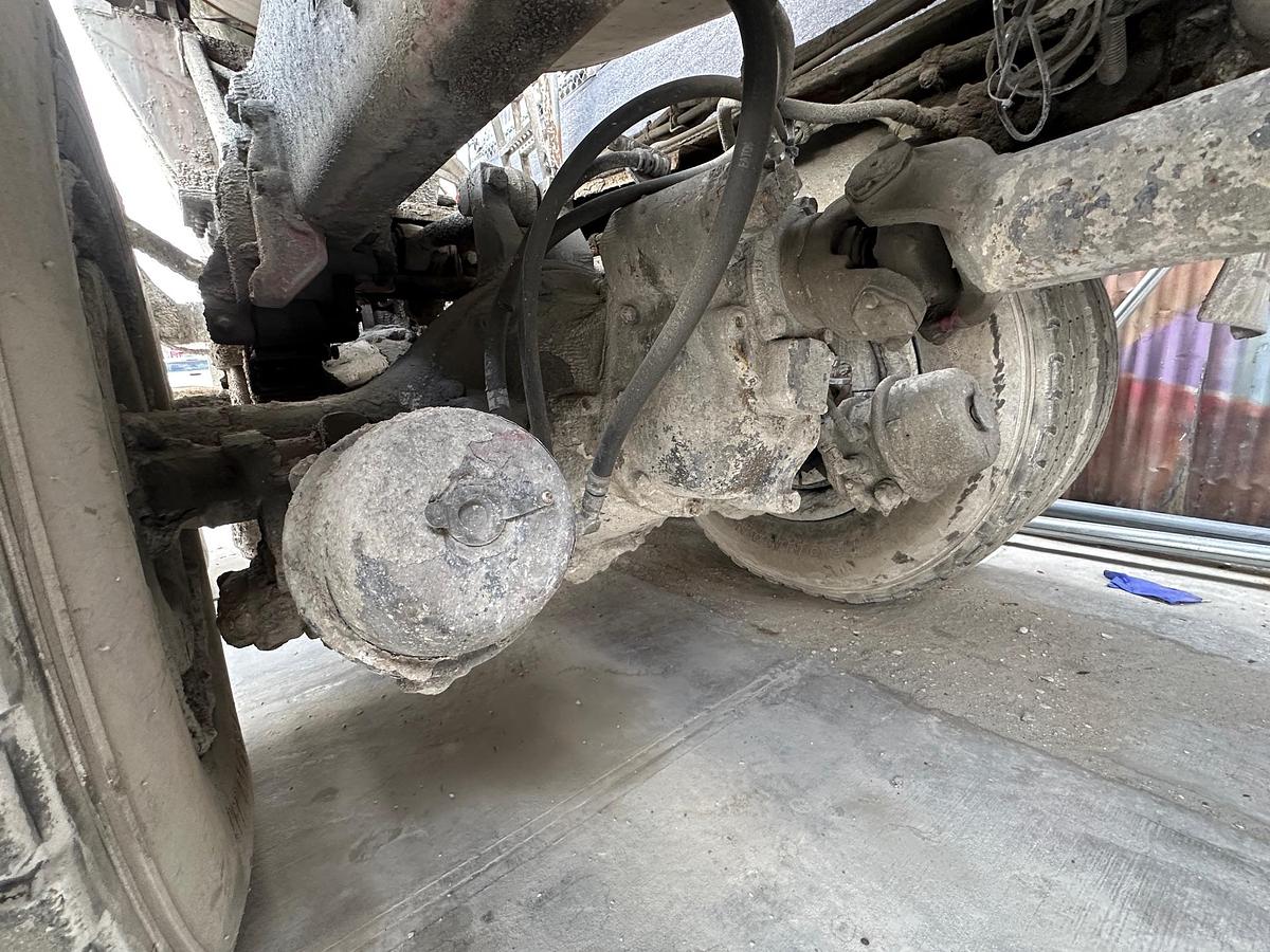 Used 2005 WESTERN STAR Rear Mixer
