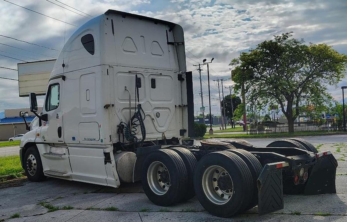 Used 2012 FREIGHTLINER Cascadia