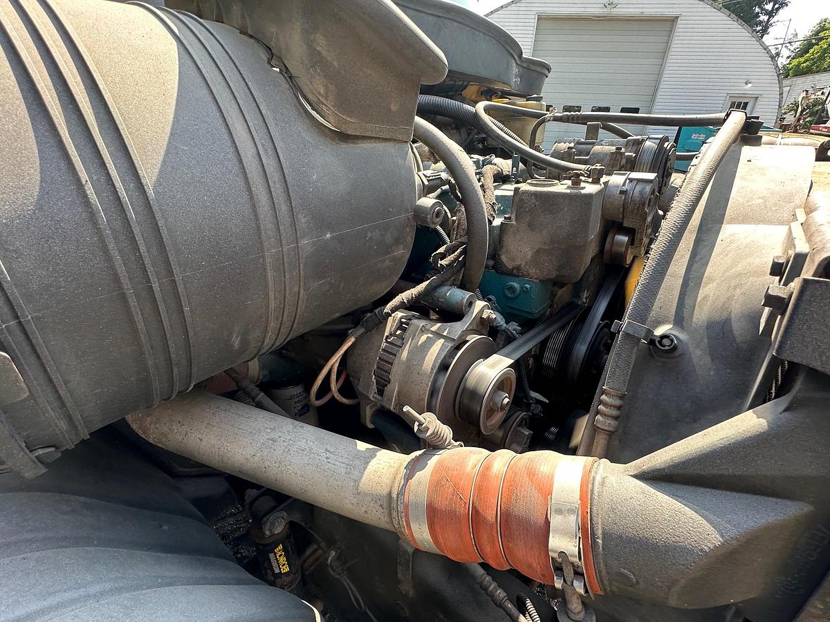 Used 2004 INTERNATIONAL 4300 Attenuator Truck
