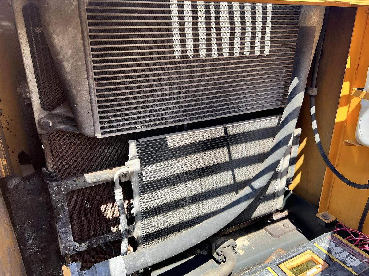 Used 2016 HYUNDAI ROBEX290LC-9