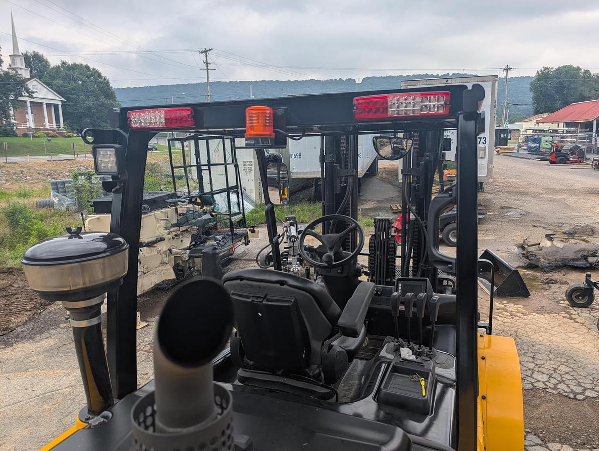 Used 2025 HYUNDAI 40D-9