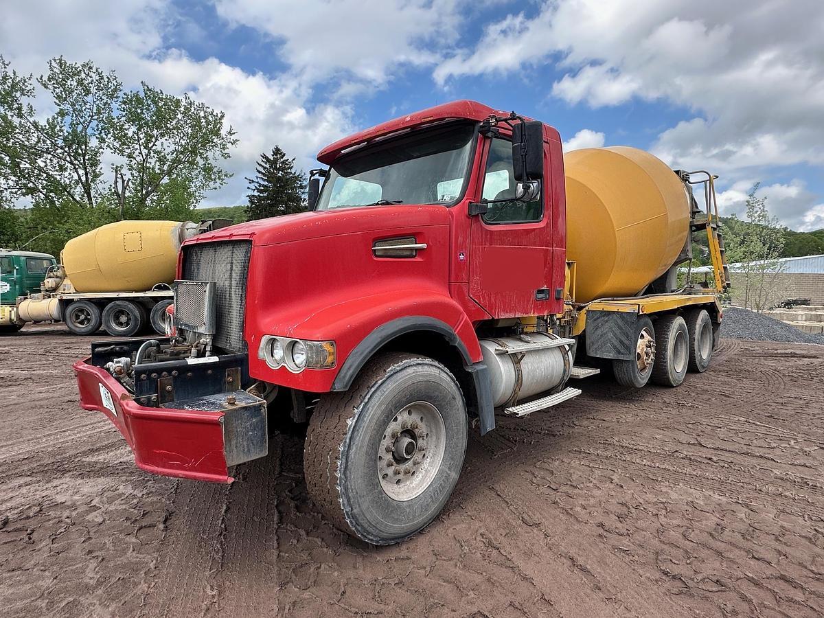 Used 2004 VOLVO Rear Discharge Mixer