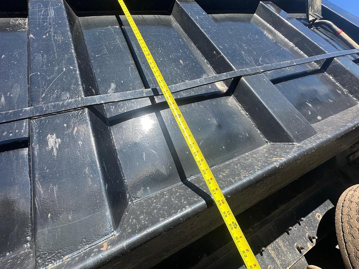 Used 2006 MACK Granite CV713