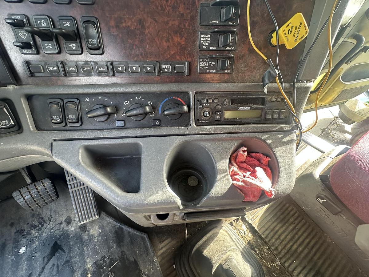 Used 2006 FREIGHTLINER Cascadia