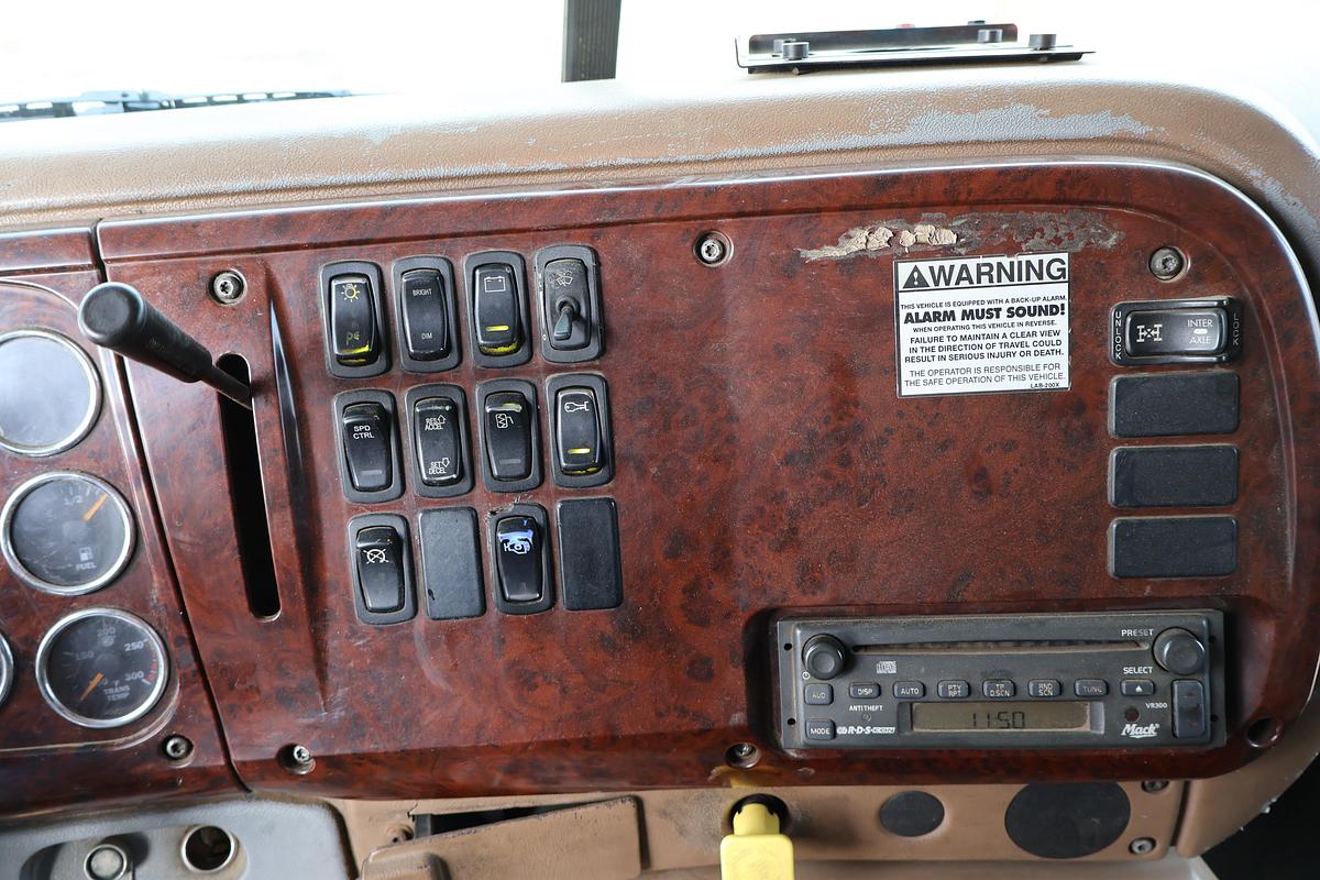 Used 2007 MACK Granite CV713