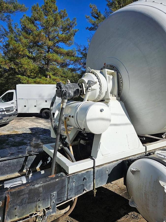 Used 2004 INTERNATIONAL 4200 Mini Mixer