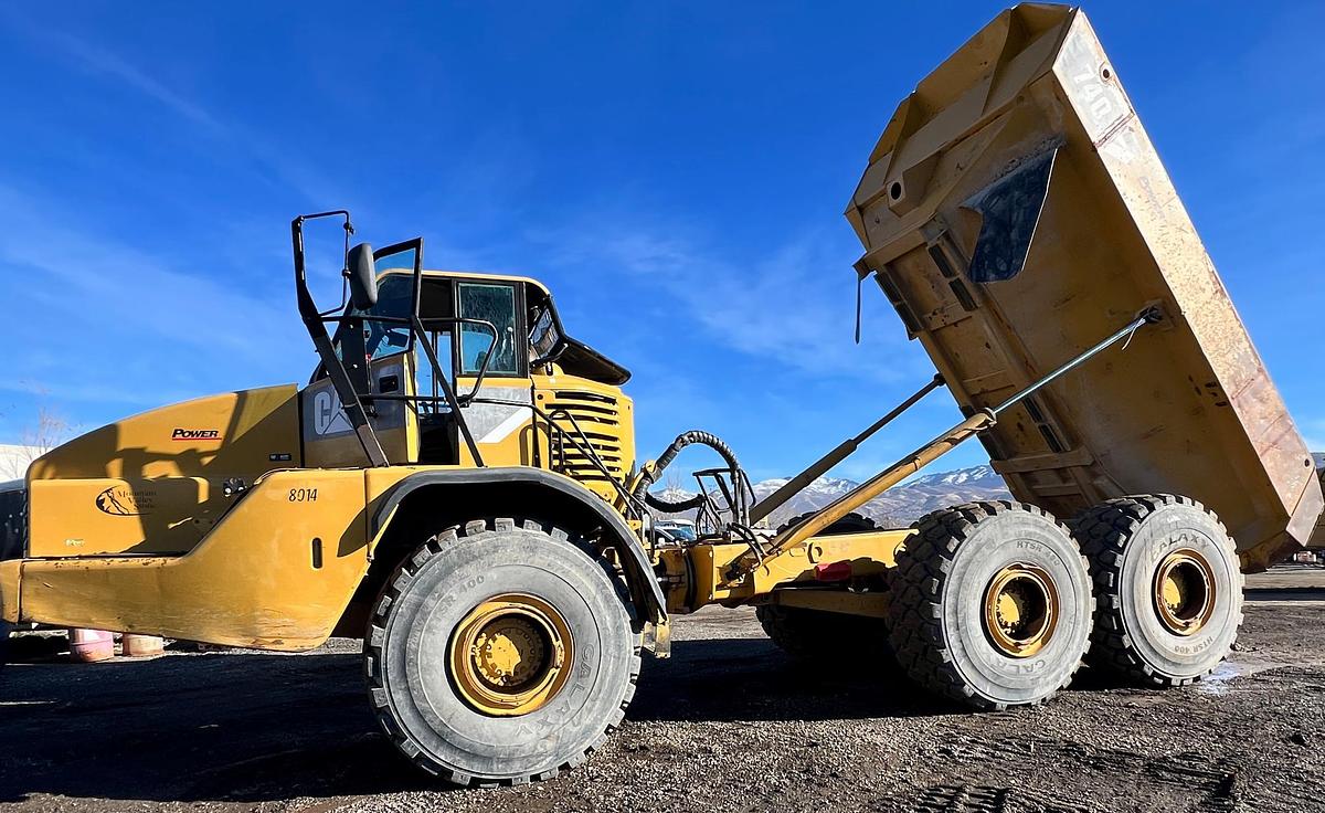 Used 2012 CATERPILLAR 740