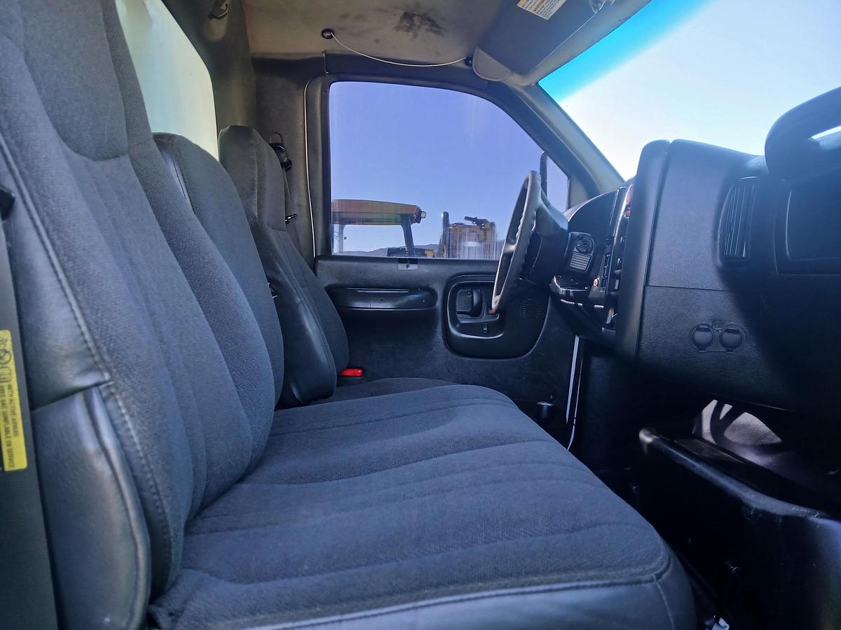 Used 2004 CHEVROLET C7500