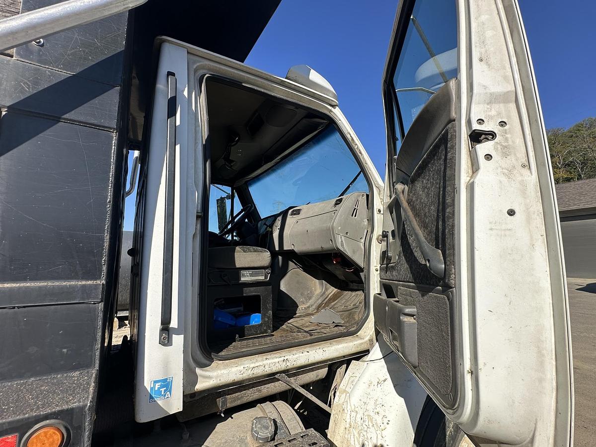 Used 2000 STERLING AT9513