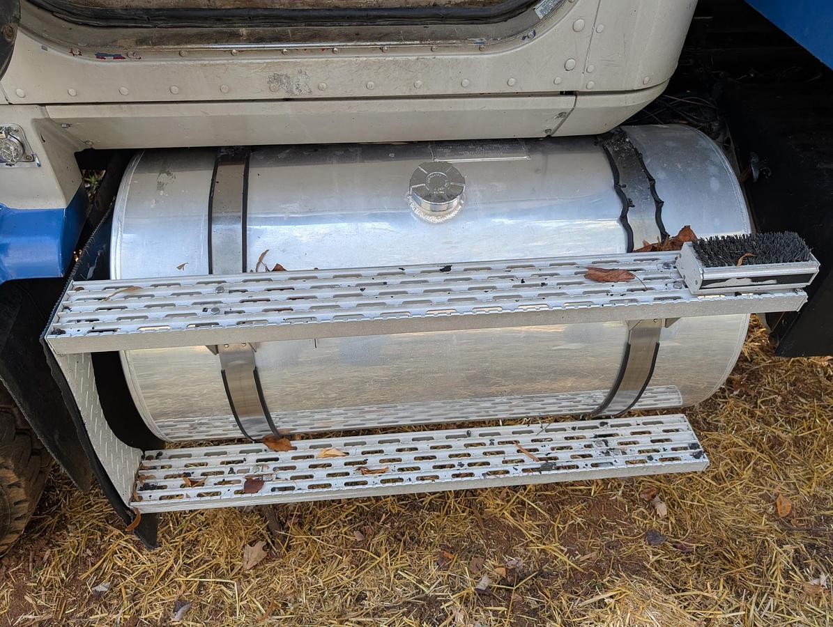 Used 1996 INTERNATIONAL 9400 Tri Axle