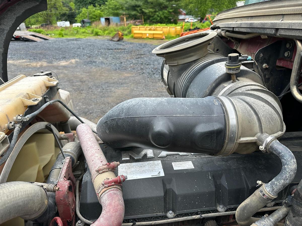 Used 2020 MACK Granite GR64F