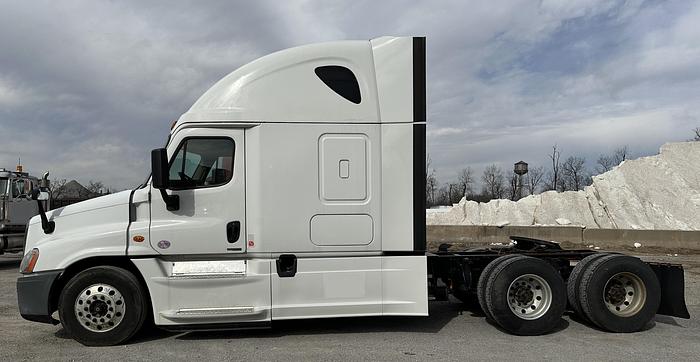 Used 2017 FREIGHTLINER Cascadia 125