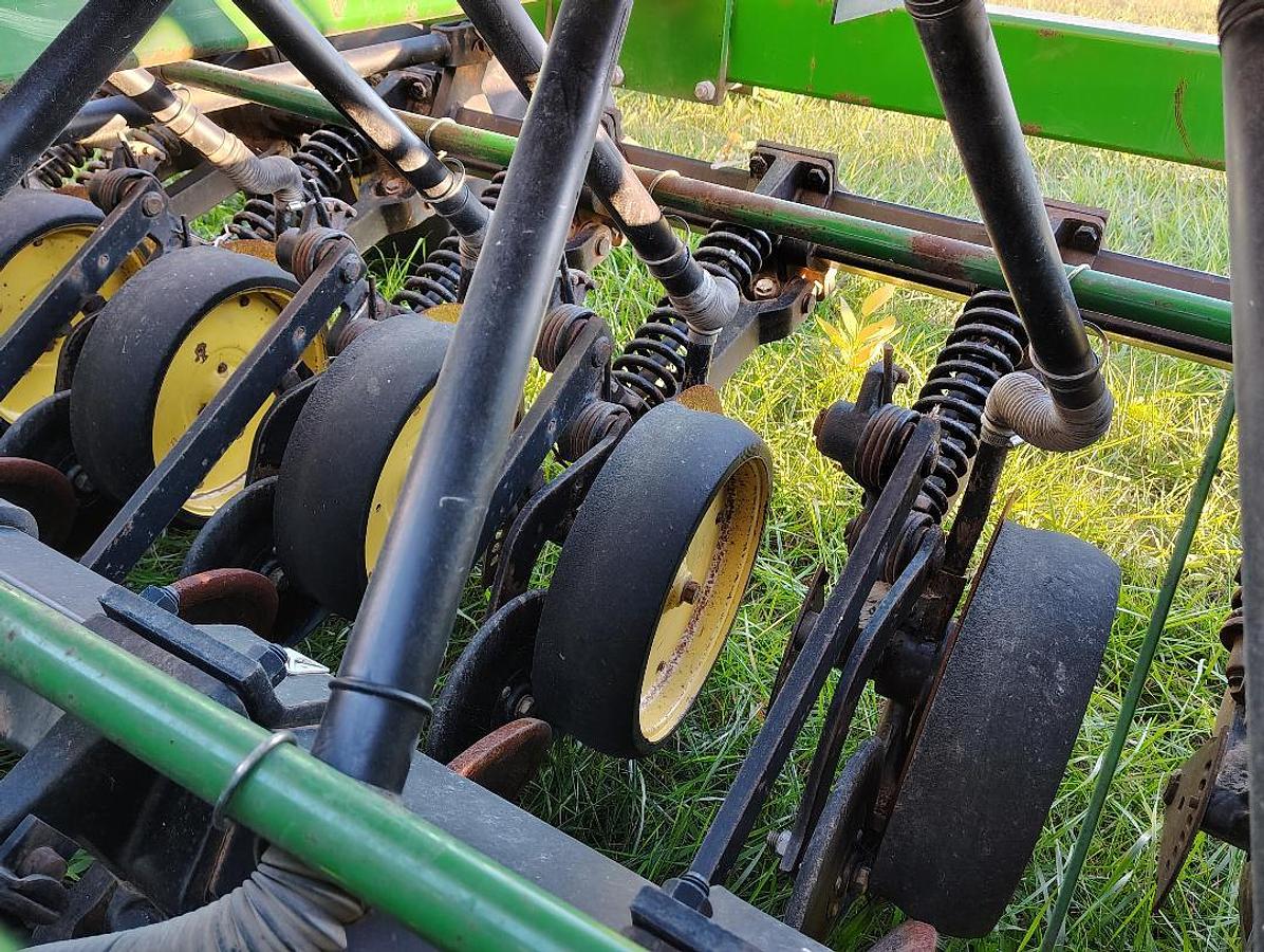 Used 1992 JOHN DEERE 750 Grain Drills