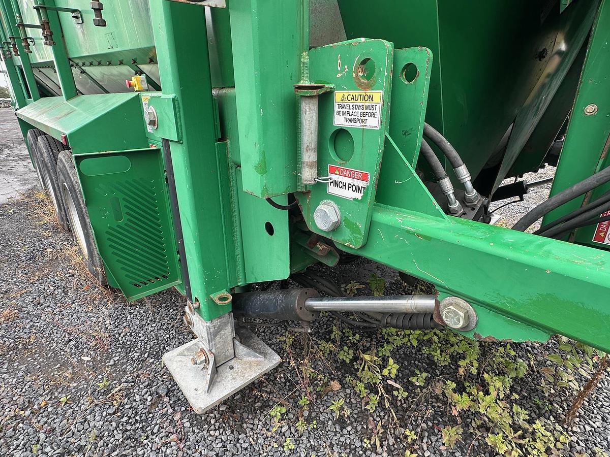 Used 2019 MCCLOSKEY 733RE