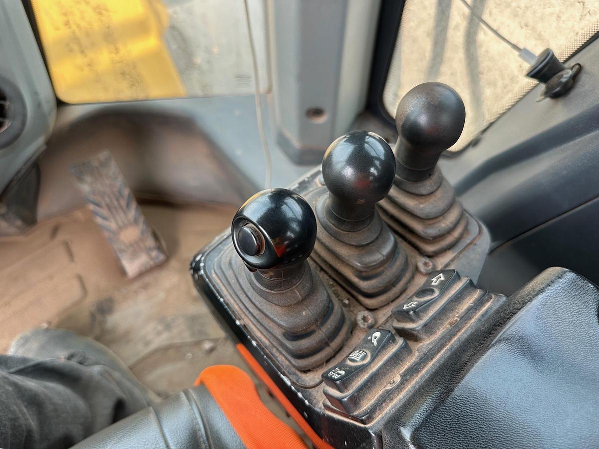 Used 2020 DEERE 744L