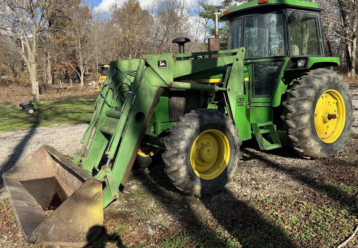 Used 1982 JOHN DEERE 2940