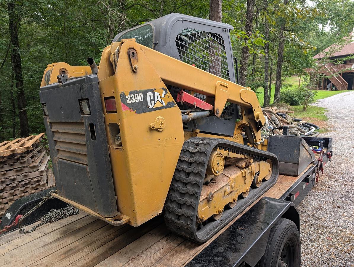 Used 2015 CATERPILLAR 239D
