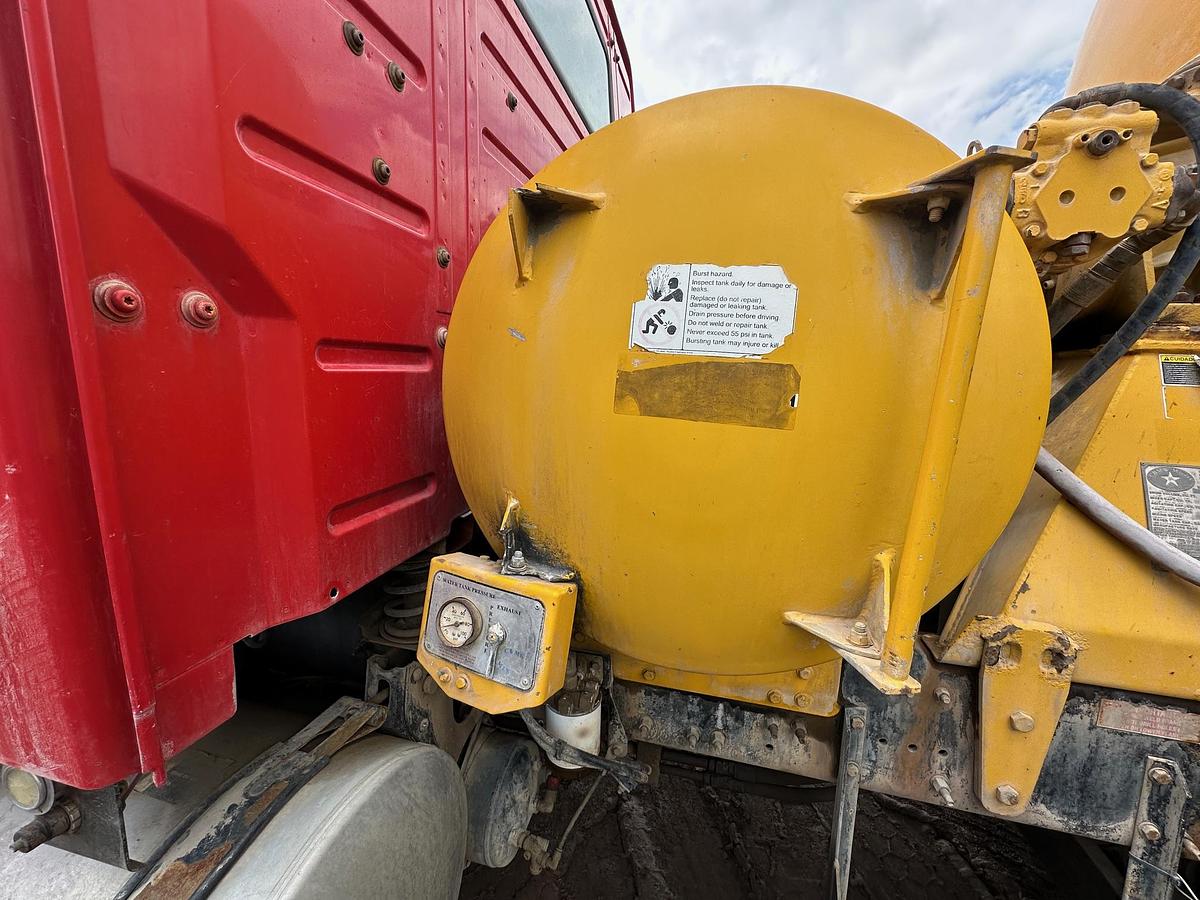 Used 2004 VOLVO Rear Discharge Mixer