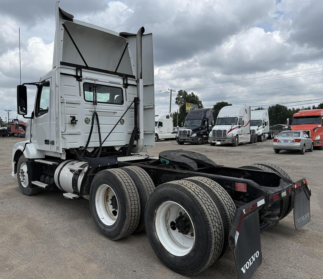 Used 2010 VOLVO VNL64TN