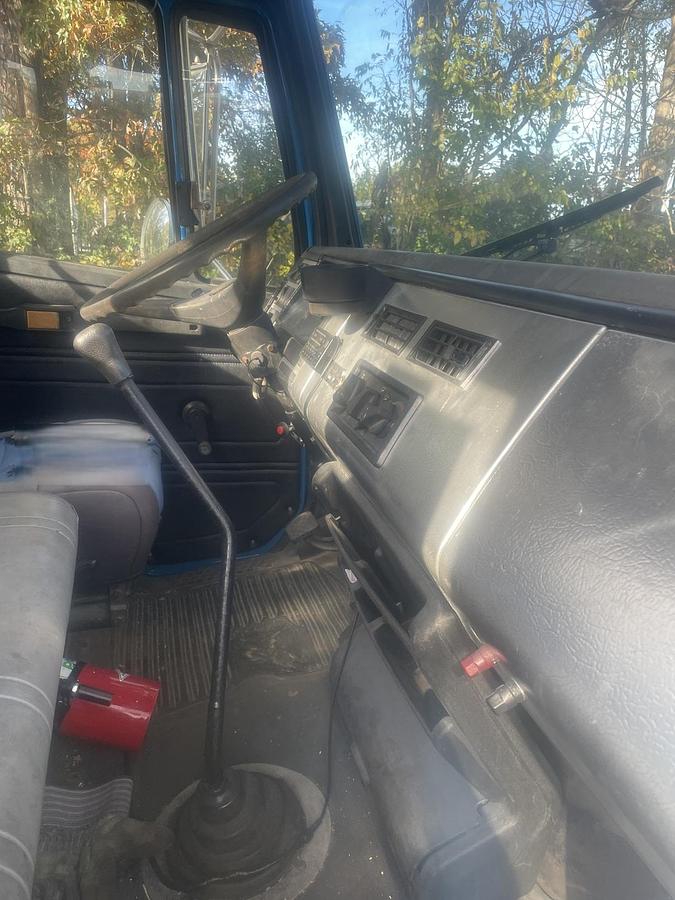 Used 2005 FREIGHTLINER FL70