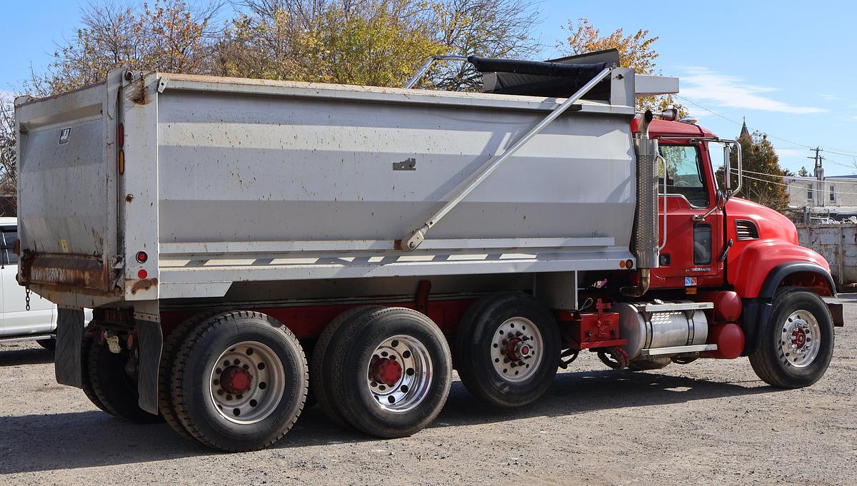 Used 2007 MACK Granite CV713