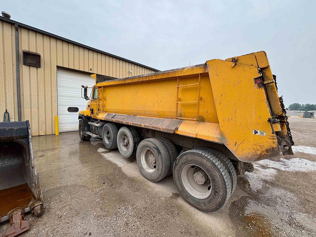 Used 1995 MACK CL713