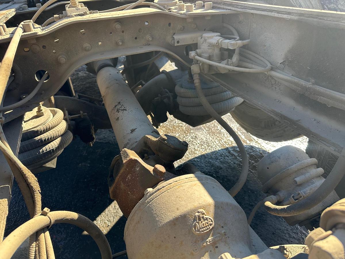 Used 2005 MACK CV713