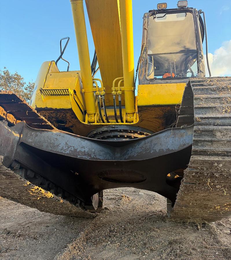 Used 2005 KOMATSU PC-228 LC