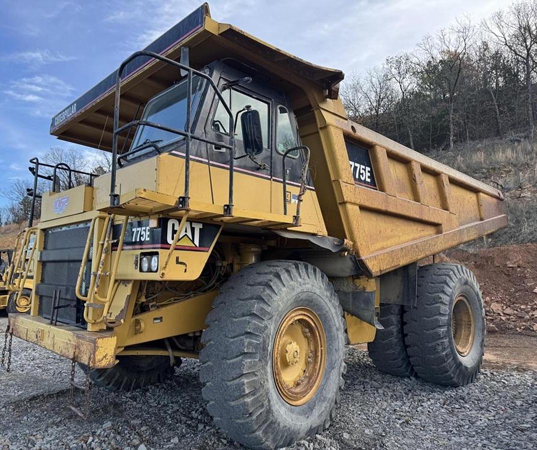 Used CATERPILLAR 775E