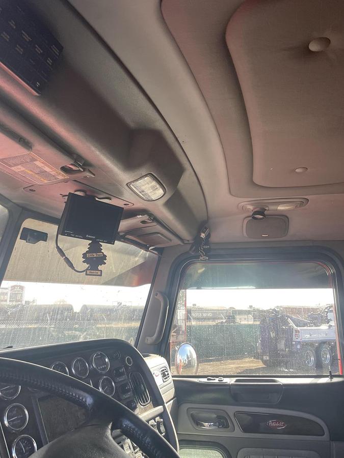 Used 2012 PETERBILT 389