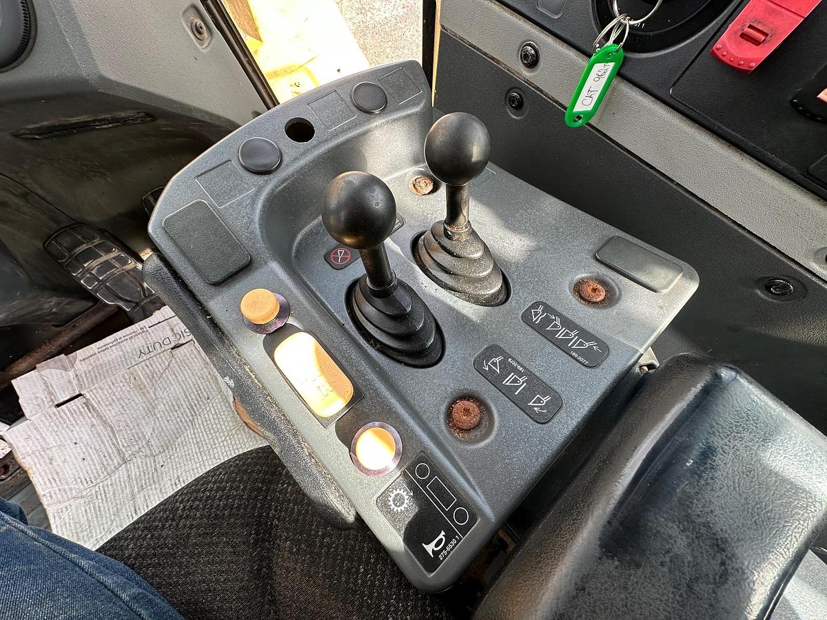 Used 2013 CATERPILLAR 962K