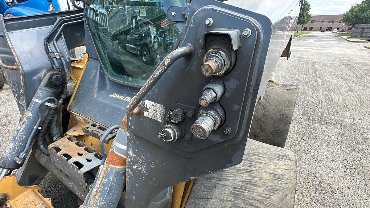 Used 2017 DEERE 332G