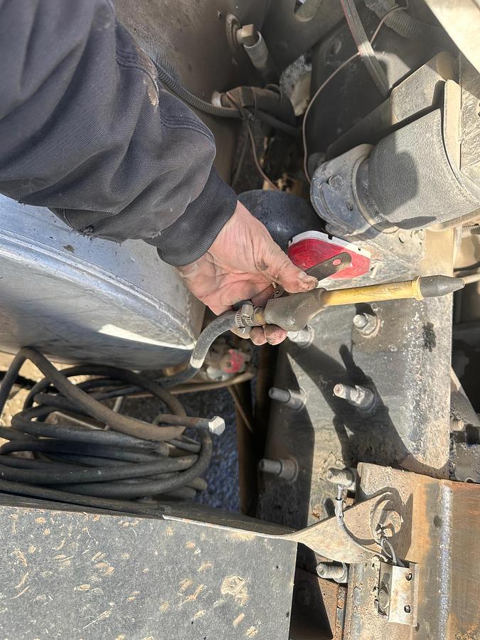 Used 2005 MACK CV713