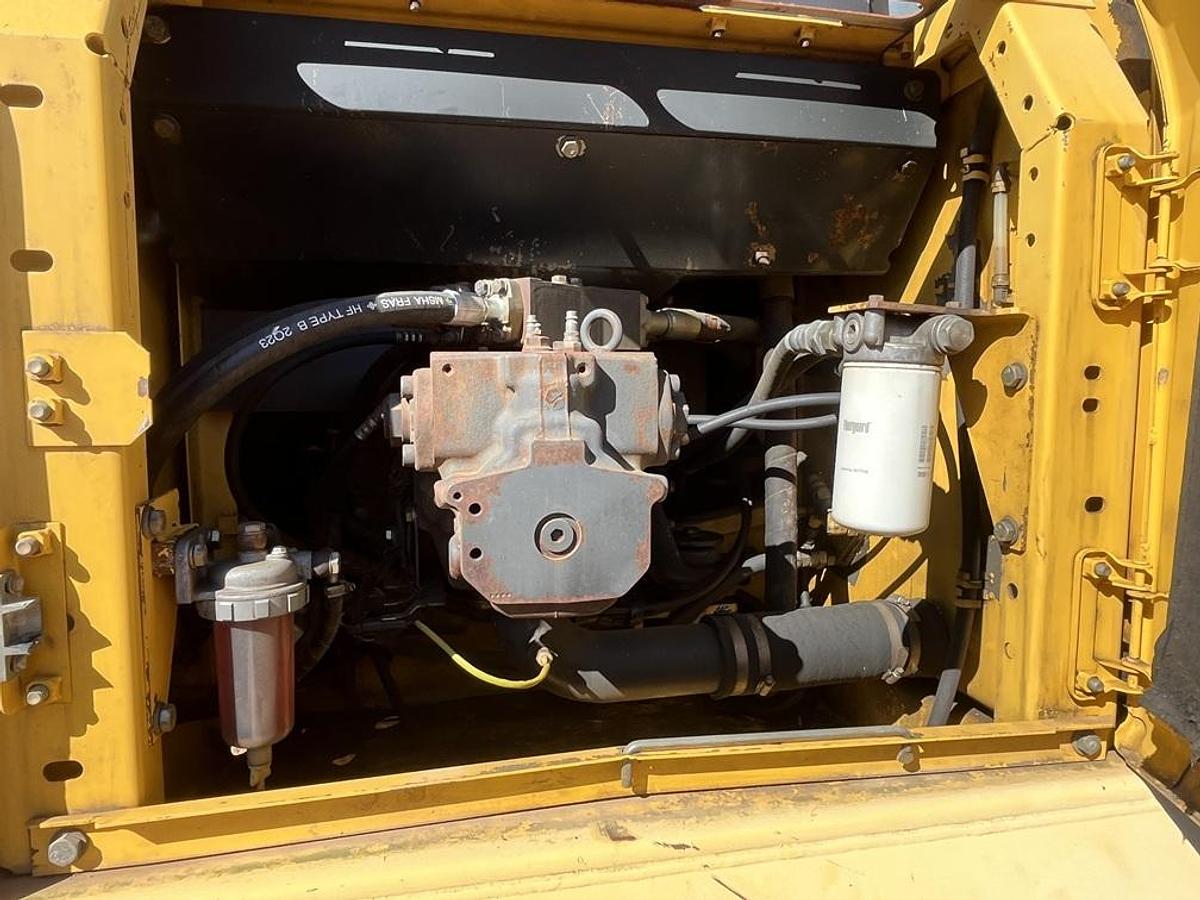 Used 2005 KOMATSU PC 200 LC-7L