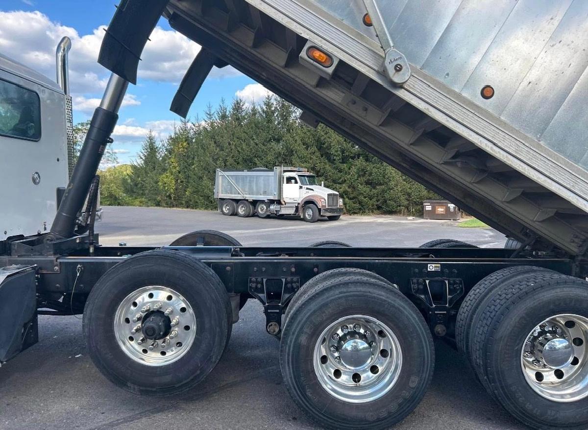 Used 2021 KENWORTH T880