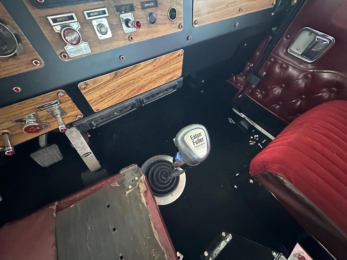 Used 1997 AUTOCAR DK6 Tilt Nose