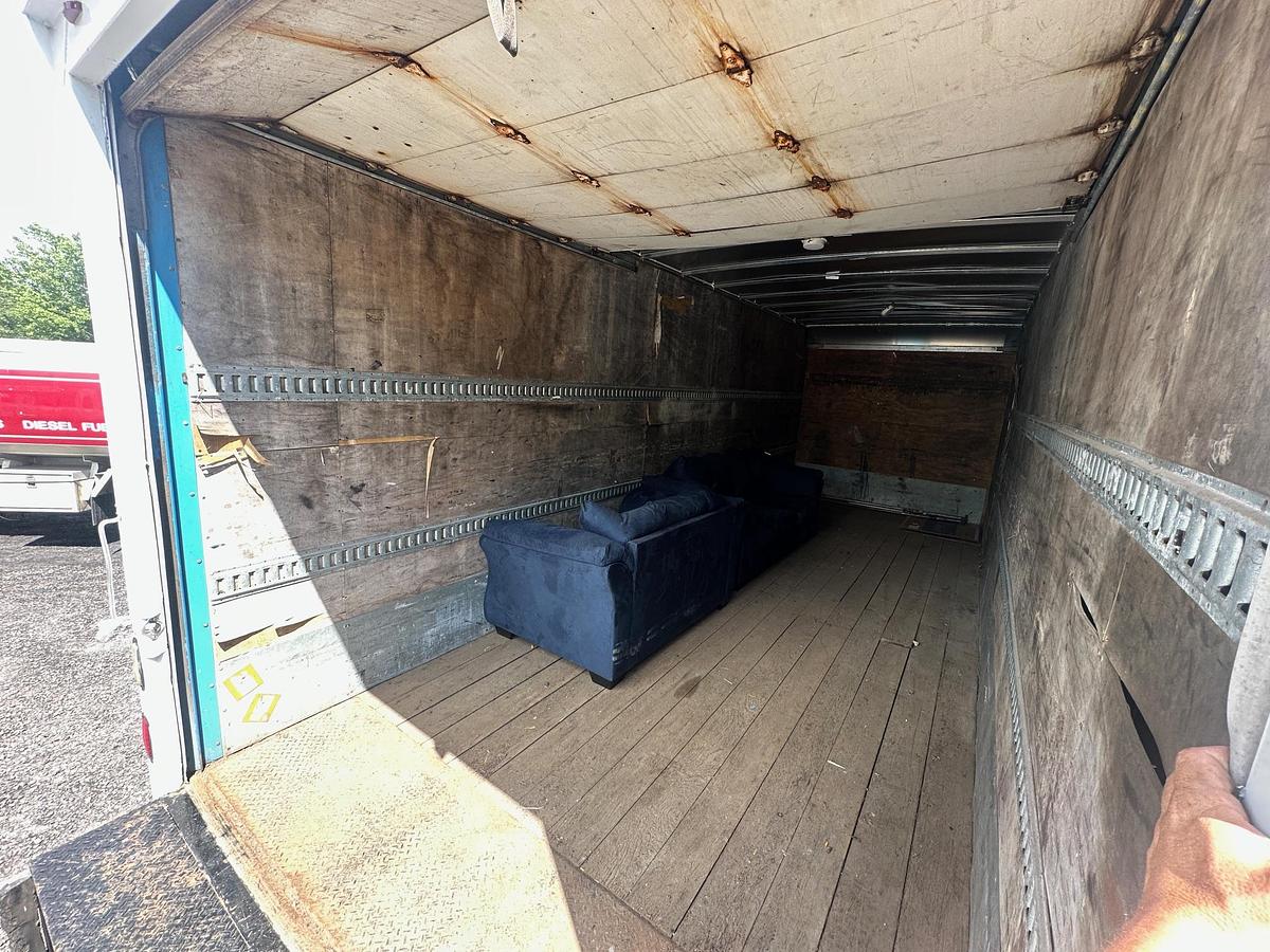 Used 2015 INTERNATIONAL 4300 24' Box Truck