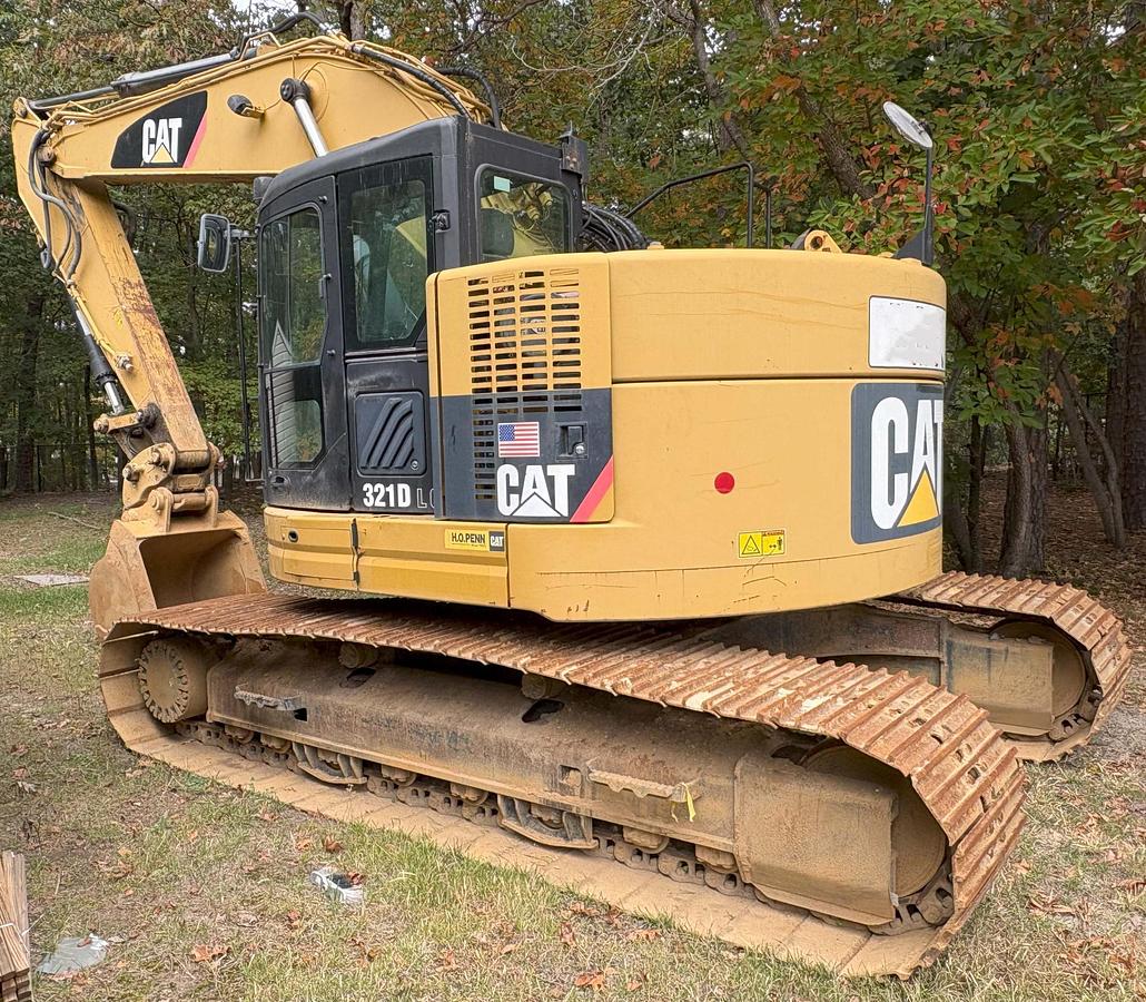 Used 2013 CATERPILLAR 321D LCR