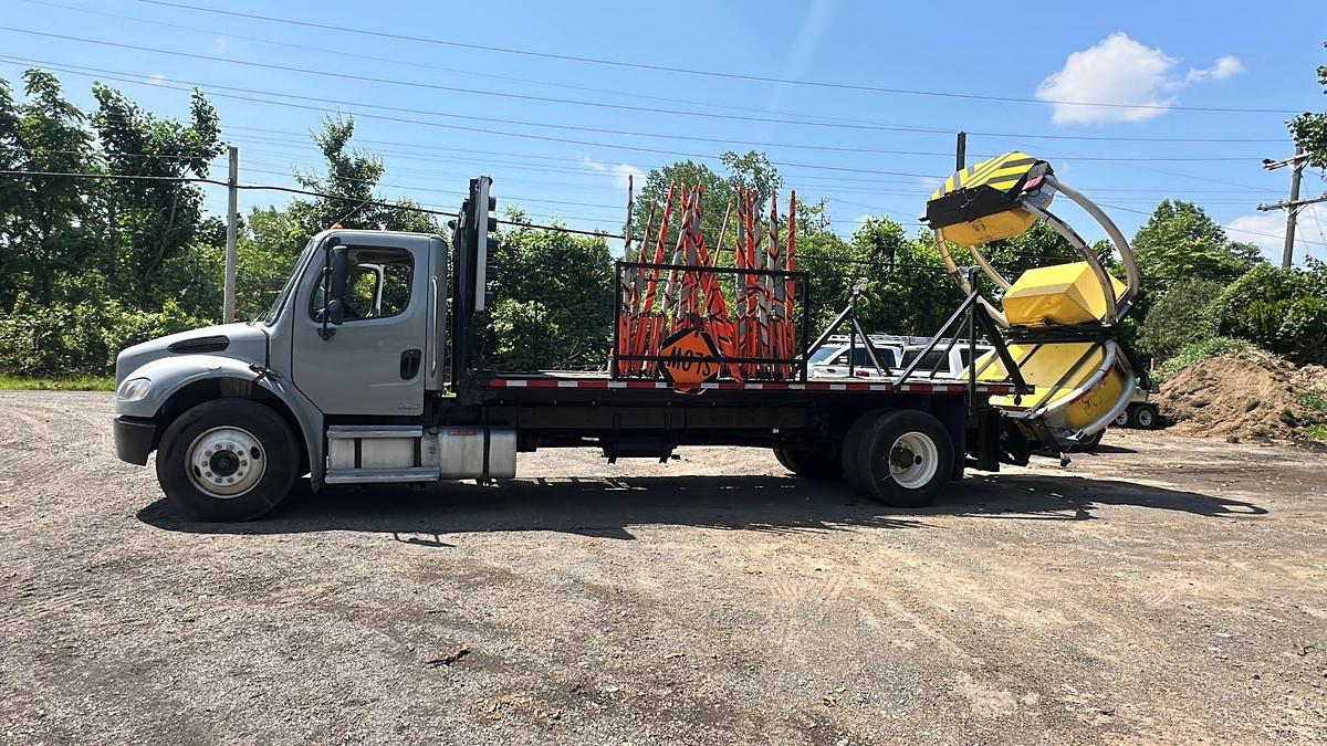 Used 2004 FREIGHTLINER M2 Attenuator Truck