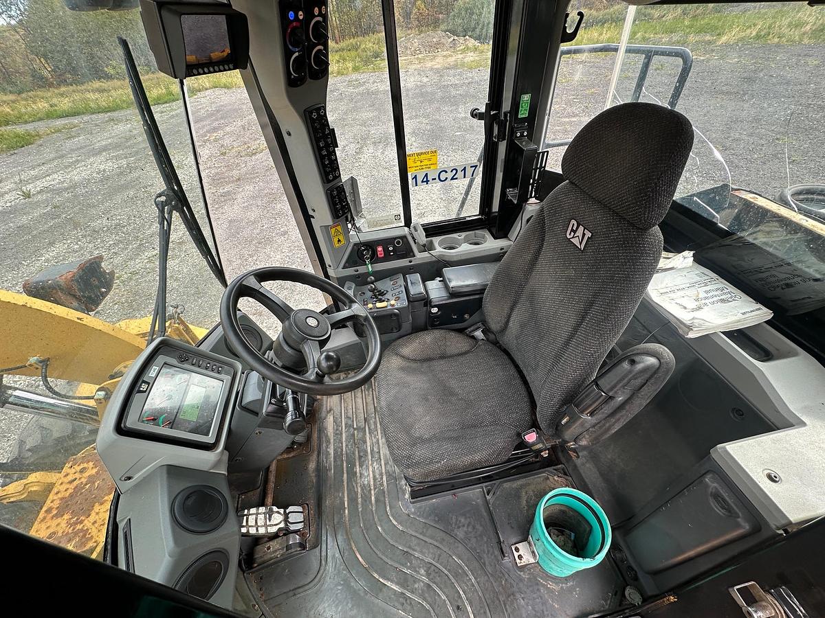 Used 2013 CATERPILLAR 962K