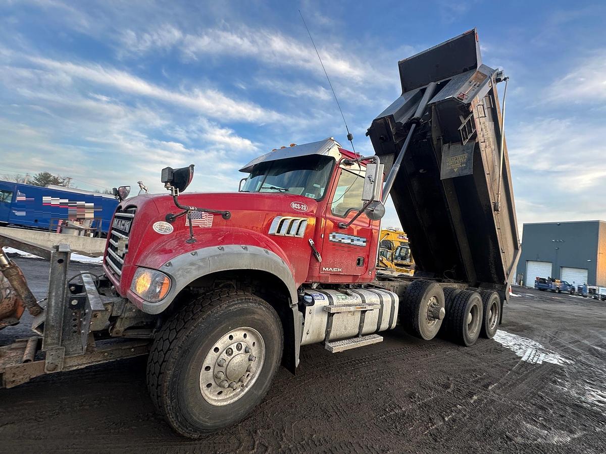 Used 2017 MACK Granite GU713