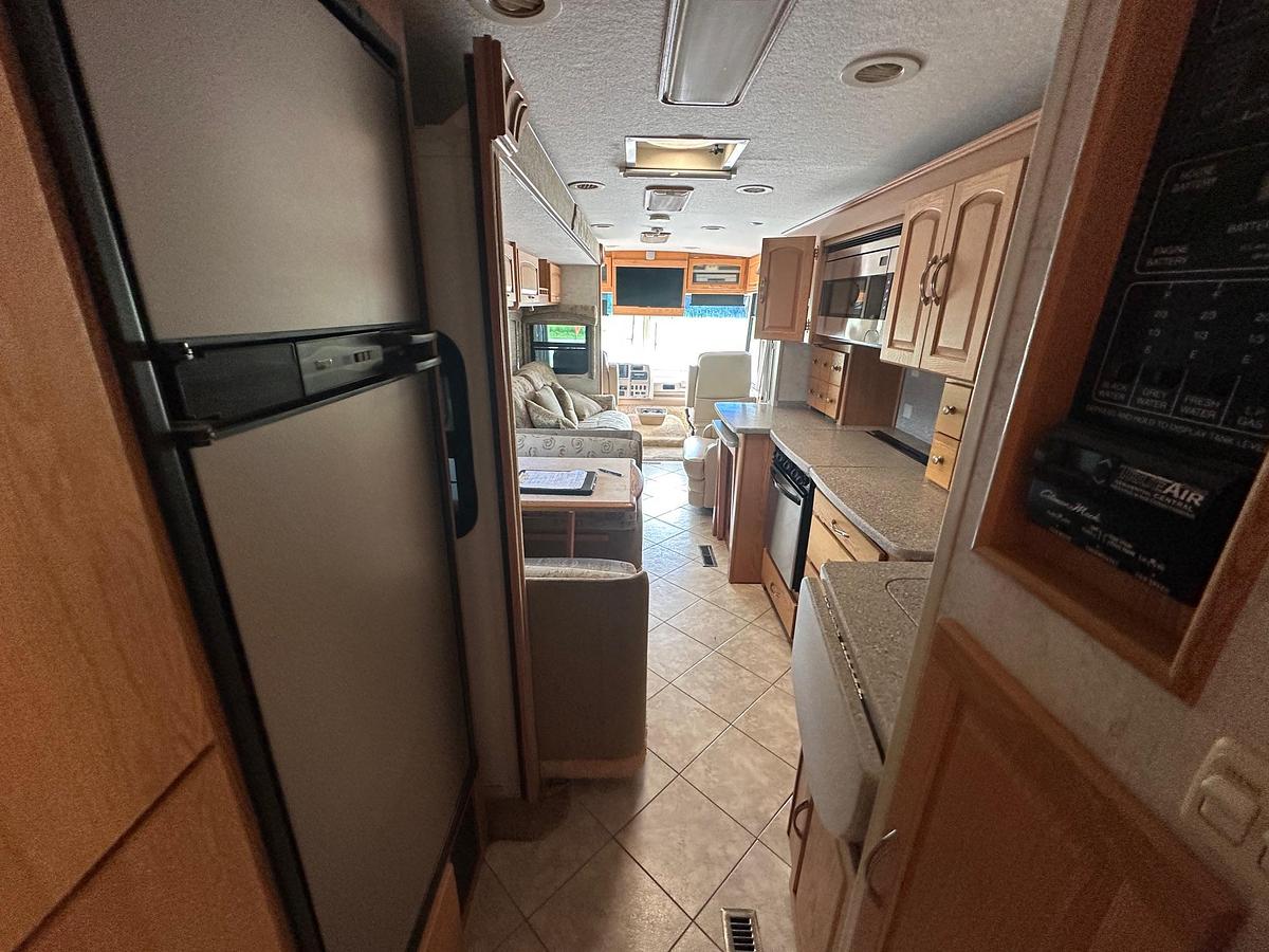 Used 2005 WINNEBAGO Suncruiser