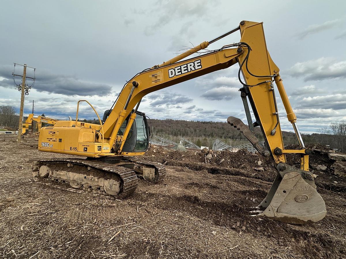 Used 2005 DEERE 160C LC