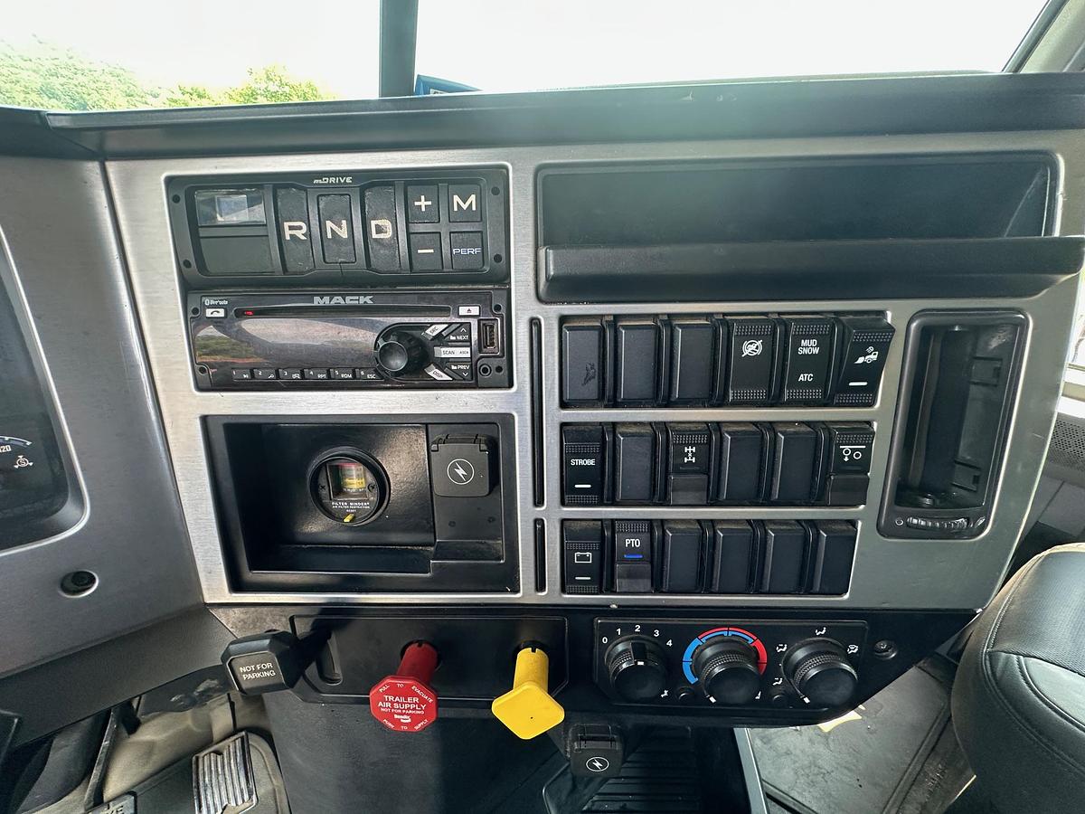 Used 2019 MACK Granite GR64F